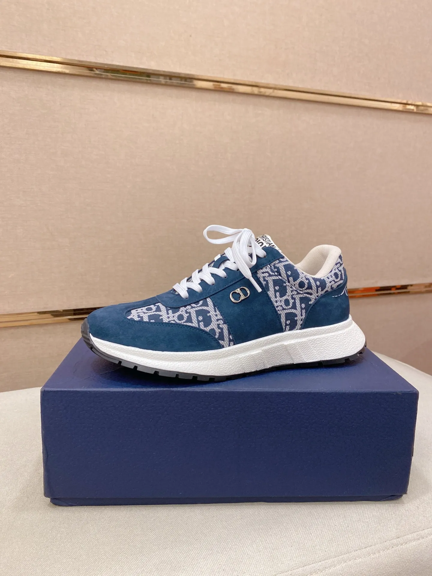 Men's shoes💰 462💰🇮🇹🇮🇹Dior d The new model is on sale at the same time at the counter. The upper 🇮🇹 is imported Italian first-layer cowhide, and the lining is fully imported sheepskin 💪💪. It is a complete 1⃣️ to 1⃣️ replica 🇮🇹💪💪, ⚠ Sole: The original sole is specially provided by the original factory. The exclusive movable molded sole is super comfortable. ⚠Original factory single goods, 🔍🔍high quality, you can enter and leave the counter at will, welcome to compare⚠. Code number: 38-44. Can be customized 45-46
